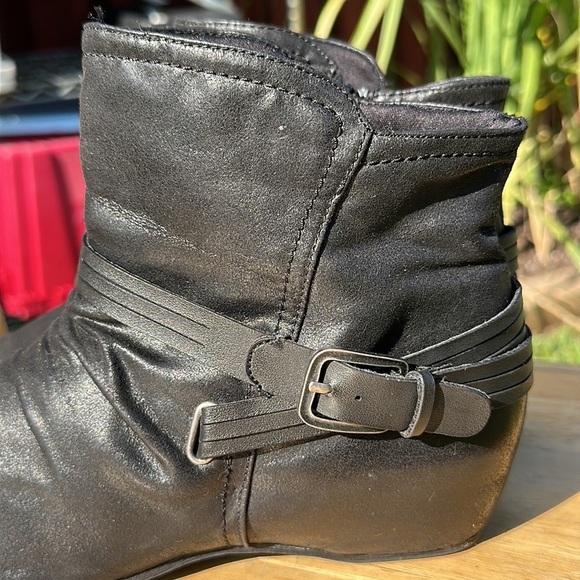 Bare Traps Woman’s Mid Wedge Hidden Heel Zip Up Pixie Ankle Booties Size 10 - Picture 4 of 15